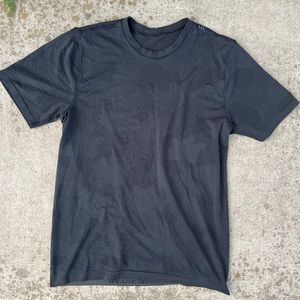 Black Lululemon T-shirt size medium